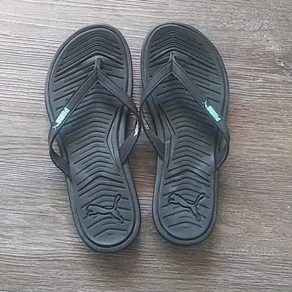 Puma flip flops